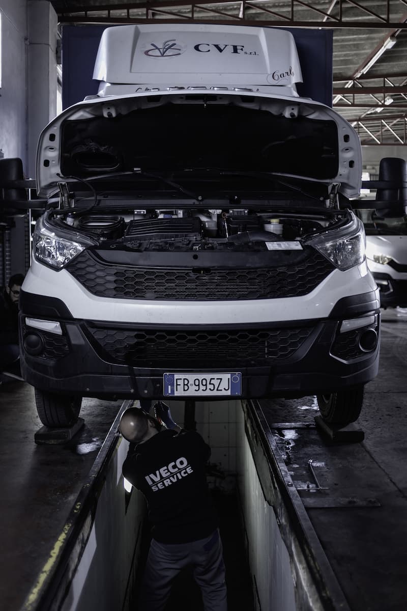 Gurrieri - Officina auto - camion Iveco - Piaggio a Vittoria